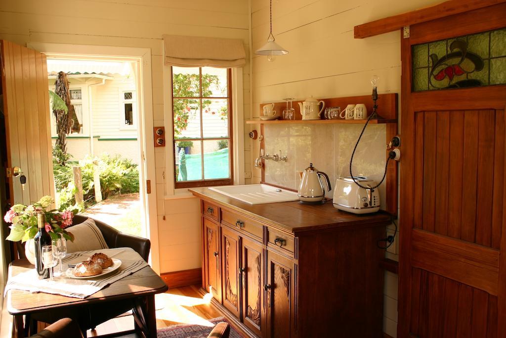 Bluff Hill Bed & Breakfast Napier Room photo